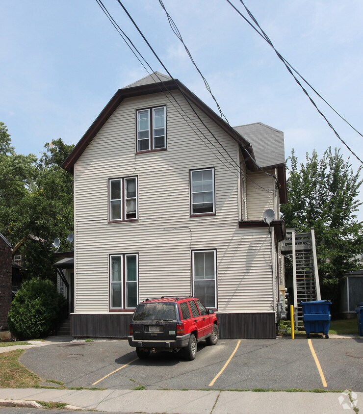 9 Osgood St, Greenfield, MA 01301 Apartments in Greenfield, MA