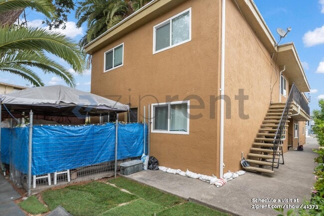 Building Photo - Unit D