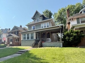 Building Photo - 1508 W Columbia Ter