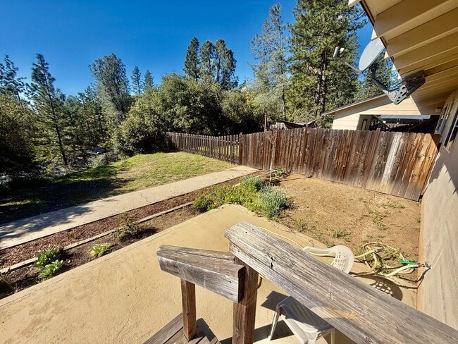 Building Photo - 240 Scholtz Ave