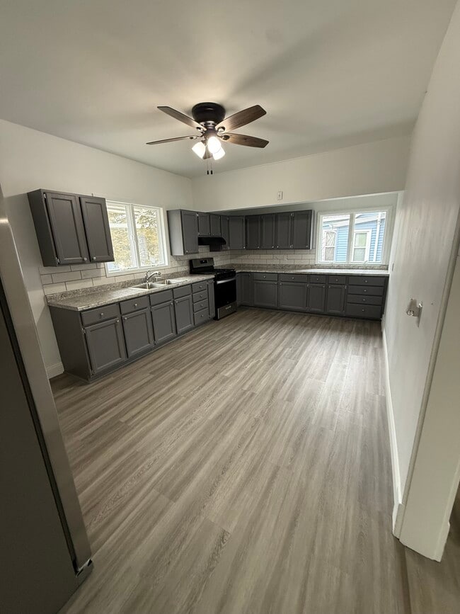 Foto del edificio - 705 SW 2nd Ave