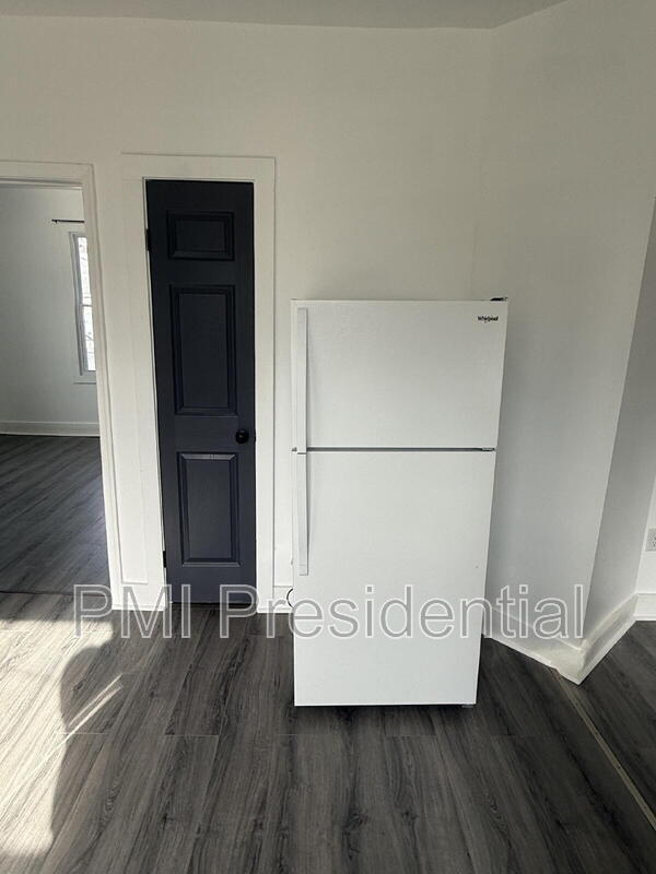 Building Photo - 600 N 21st Ave