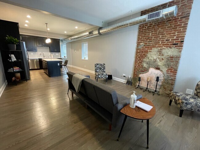Building Photo - 535 Troost Ave
