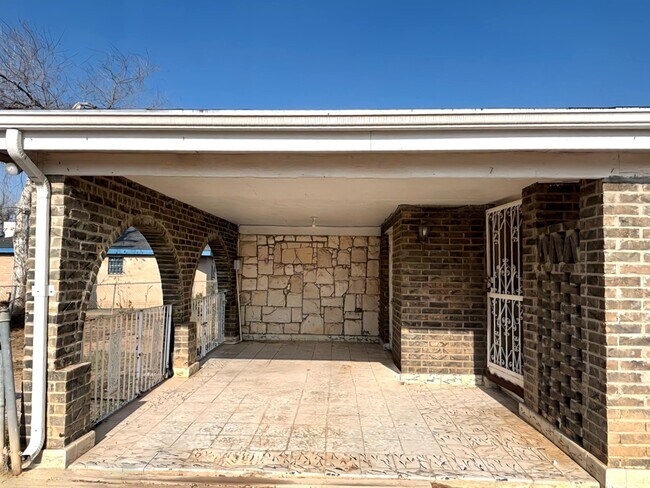 Foto del edificio - 3413 N Buena Vista Ave