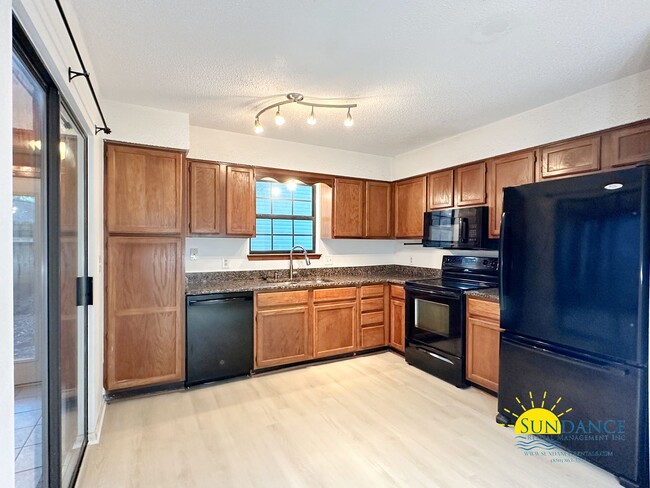 Building Photo - Beautiful 2 Bedroom Home in Fort Walton Be...