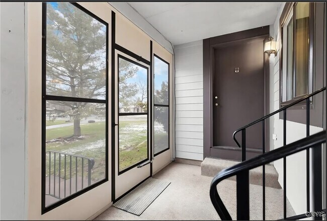 Foto del edificio - 746 Village Blvd S