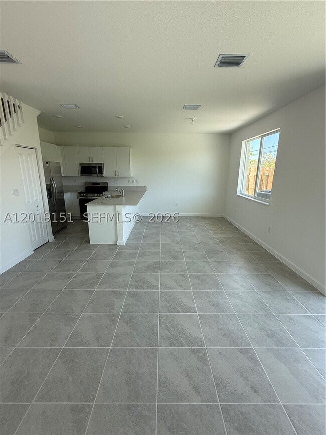 Building Photo - 630 SE 15th St