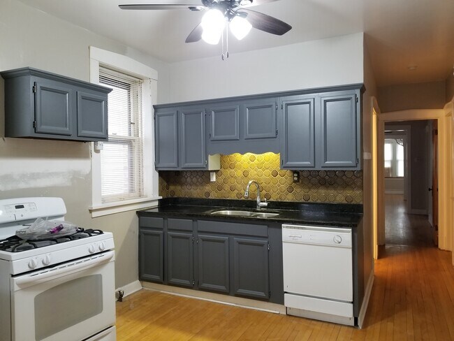 Foto del edificio - 4037 N Long Ave