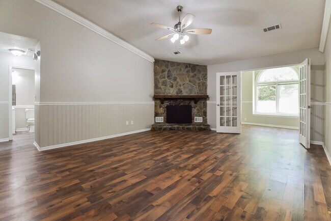 Building Photo - 3845 Scarsborough Dr SW