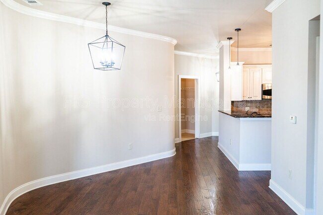 Foto del edificio - 445 W Blount Ave
