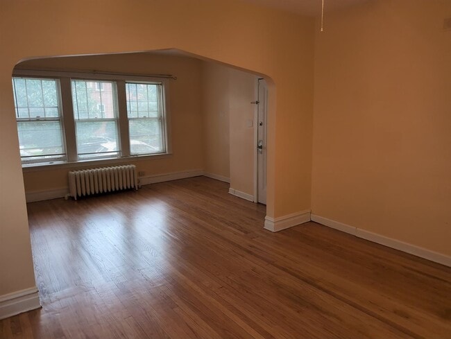 Building Photo - 5622 N Mango Ave