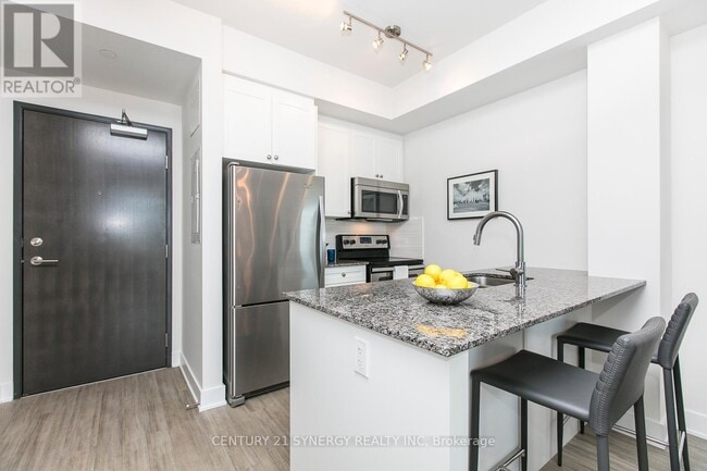 Building Photo - 118-118 Holmwood Ave