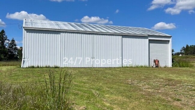 Foto del edificio - 3BD | 1.5 BA  40+ Acres + Shop - Possible ...