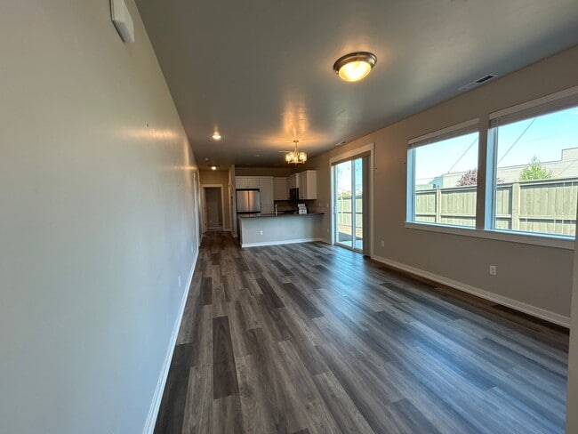 Building Photo - 2 Bedroom Duplex – Luderman Crossing - Bend