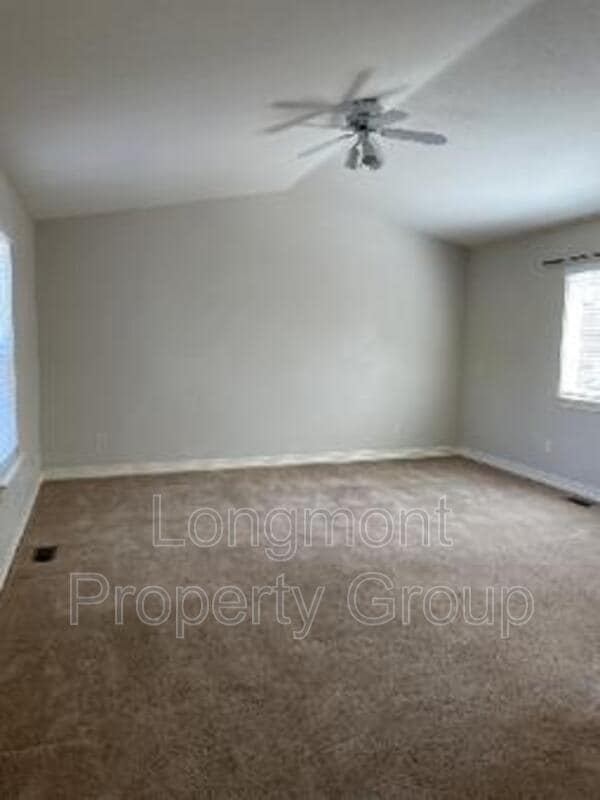 Building Photo - 827 Serenity Ln