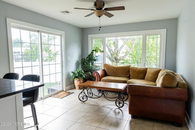 Building Photo - 18 Arbor Way