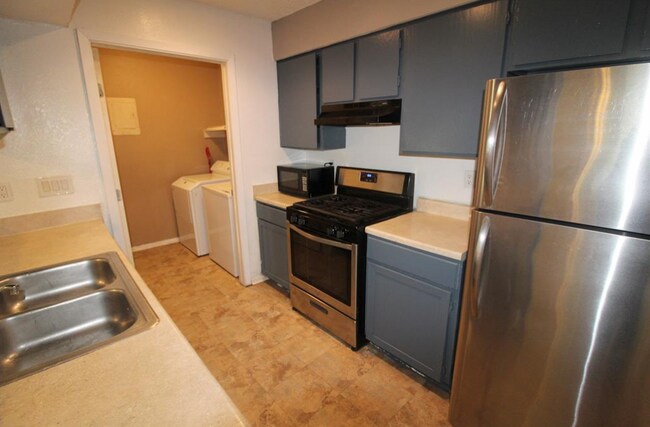 Building Photo - 6800 Trendal Ln