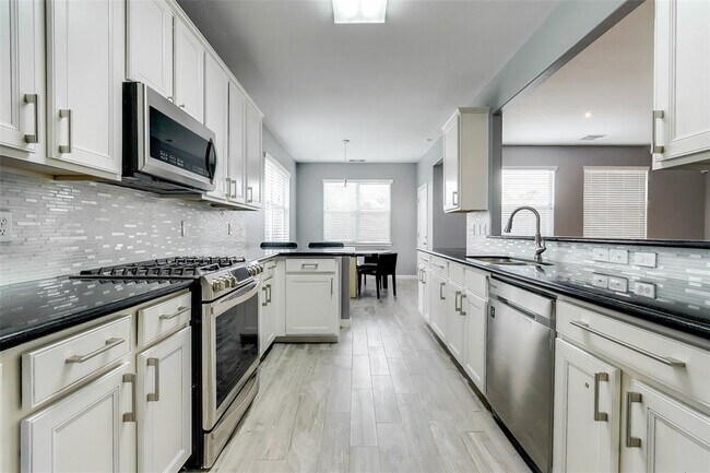 Foto del edificio - 8930 Willow Wind Ln