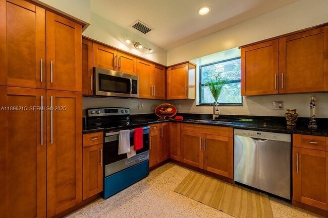 Building Photo - 7830 SW 99th St