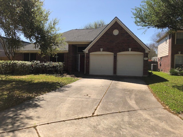 Building Photo - 15403 Park Glen Dr