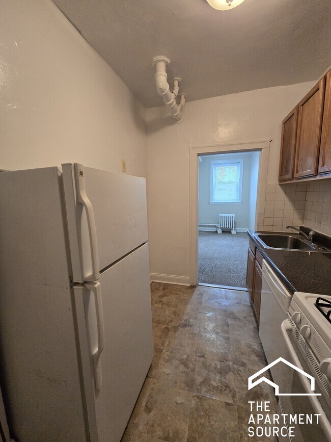 Building Photo - 1808 W Farwell Ave