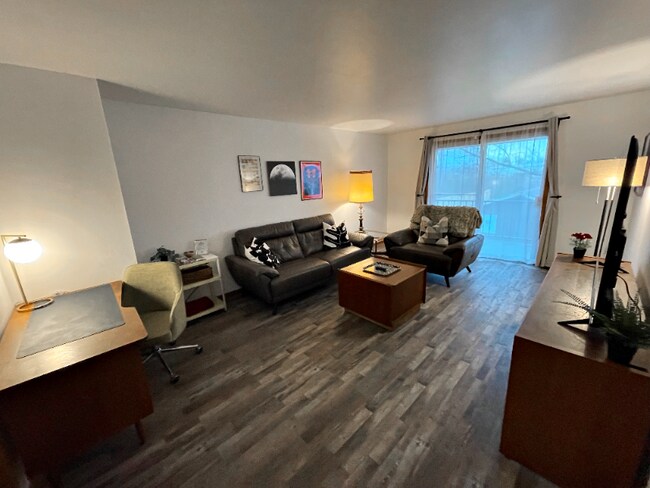 Building Photo - 2417 Quail Dr