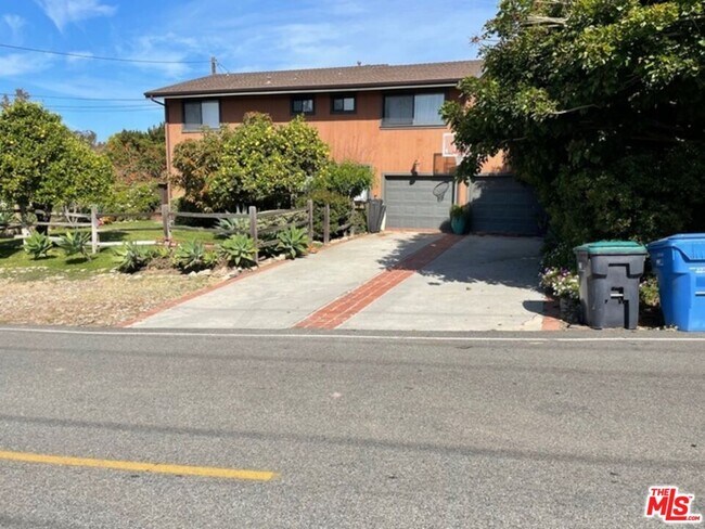 Foto del edificio - 6447 Guernsey Ave