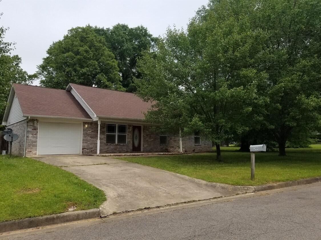 2404 Daniel Dr, Clarksville, AR 72830 House Rental in Clarksville, AR