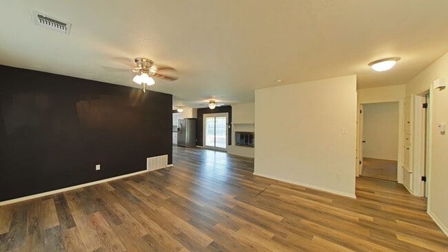 Building Photo - 7207 NW Lawton Ave