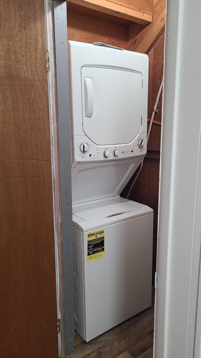 Washer/Dryer - 804 W I Ave