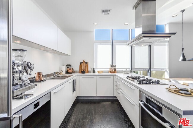 Foto del edificio - 825 Kings Rd