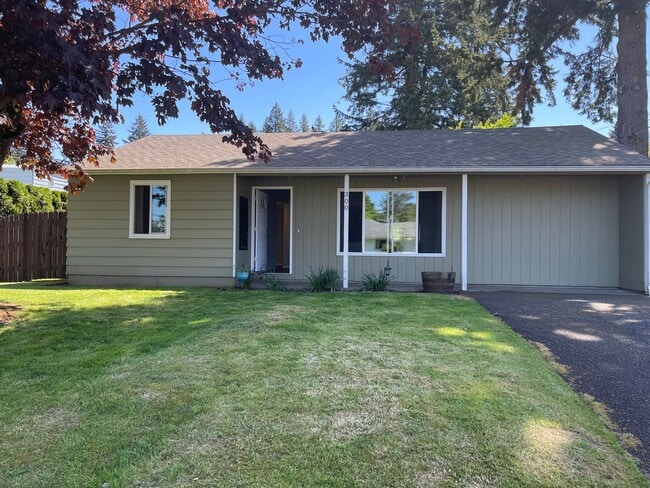 Building Photo - CAMAS Charming Remodeled 3 Bedroom Bungalow close to Crown Park!