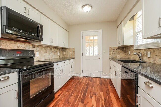 Building Photo - 2636 Ravine Dr