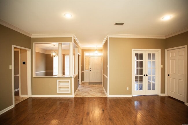 Building Photo - 808 Cartier Ln