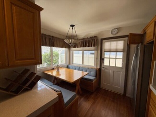 Foto del edificio - Beautiful Fully Furnished House in Belmont...