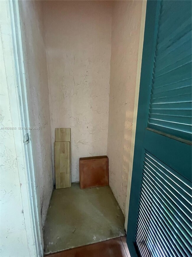 Foto del edificio - 9755 Westview Dr