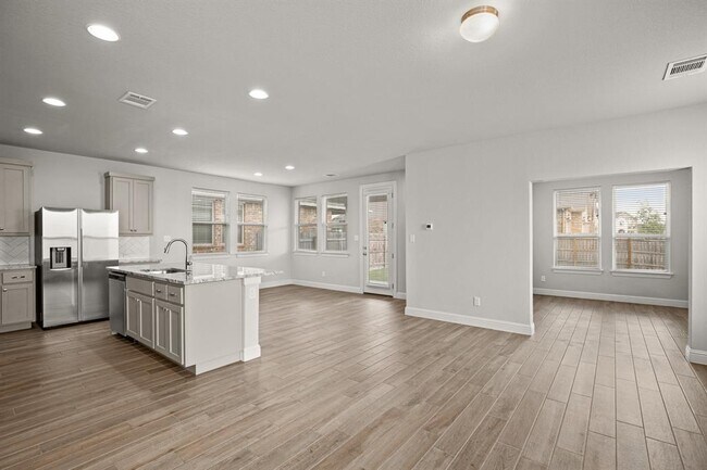 Building Photo - 6812 Pleasanton Pkwy
