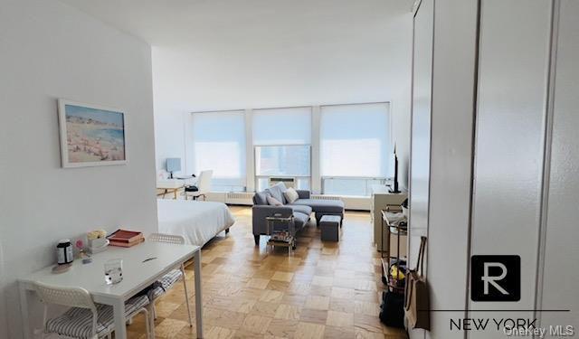 Foto principal - 343 E 30th St