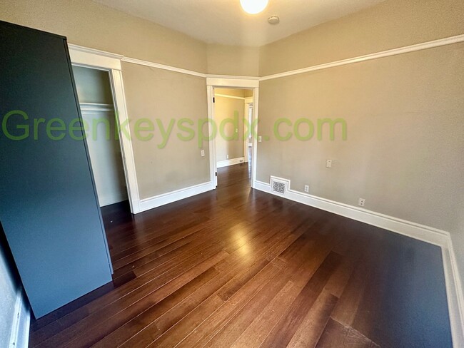 Foto del edificio - Beautiful Top Floor of Duplex in SW Portland