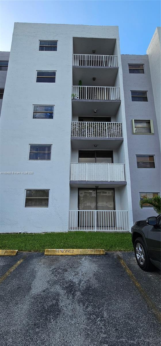 Foto del edificio - 8145 NW 7th St