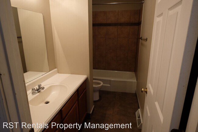 Foto del edificio - 327 Riley Dr