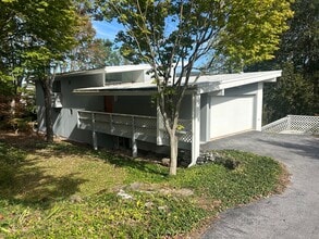 Building Photo - 962 E McCormick Ave Building Photo - 962 E McCormick Ave