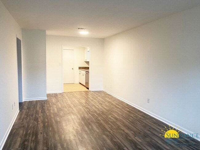 Building Photo - Charming 2 Bedroom Unit in Gulf Breeze!