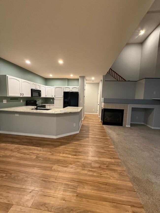 Building Photo - Bright and Modern 3-Bed, 2.5-Bath Townhous...