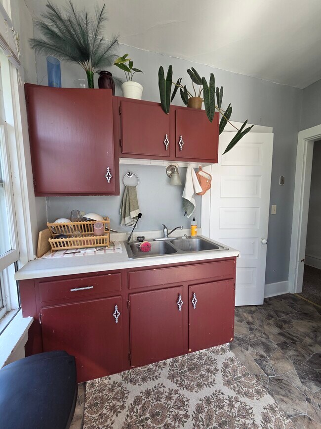 Foto del edificio - 165 W Broadway St