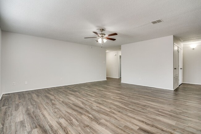 Building Photo - Charming 3-Bedroom Single-Story Home in Wi...