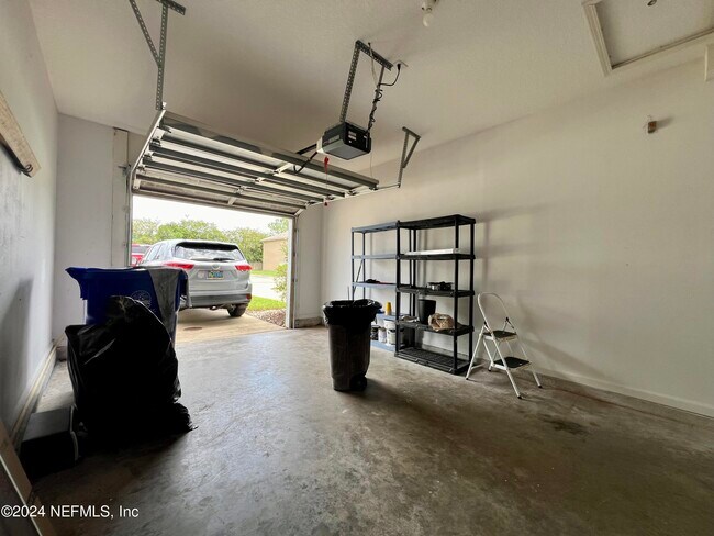 Building Photo - 466 Scrub Jay Dr