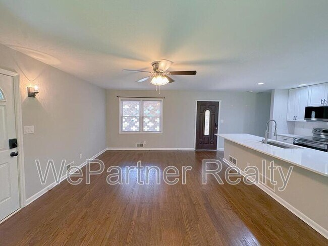 Building Photo - 3469 Navaho Trail SE