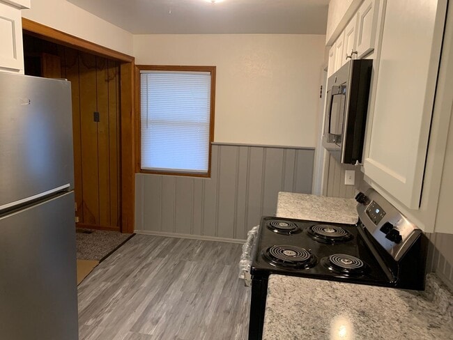 Building Photo - Just remodeled! 3 Bedroom 1 bath home