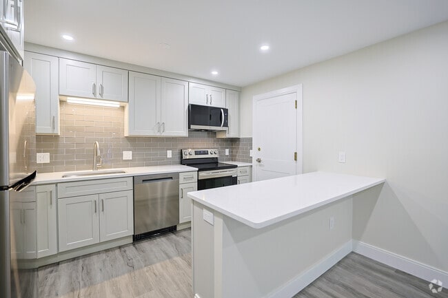 2BR, 2BA - 970SF - Kitchen - Nahatan Terrace